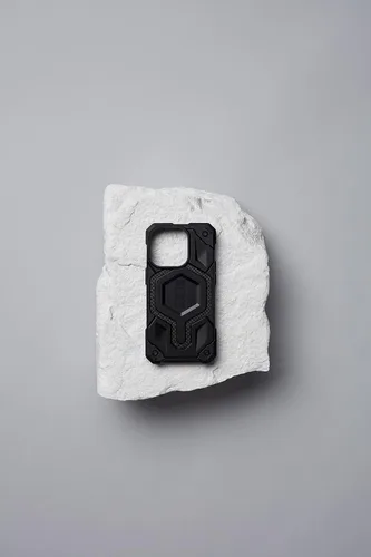 Vista 7 de URBAN ARMOR GEAR UAG - Funda diseñada para iPhone 14 Plus de fibra de carbono de 6.7 pulgadas, imán integrado compatible con carga MagSafe