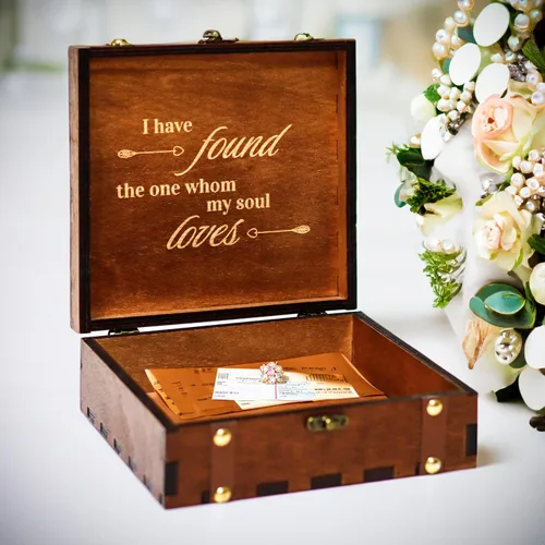 Vista 3 de Trademark Innovations Caja de regalo de boda, caja de memoria con tapa, caja de memoria para recuerdos, regalo de recién casados