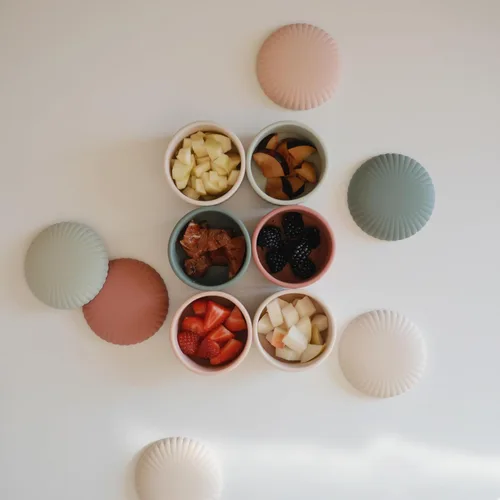 Vista 4 de mushie Recipientes de silicona para alimentos para bebés (combo verde) Juego de 3 unidades de 4 onzas Tarros de almacenamiento reutilizables