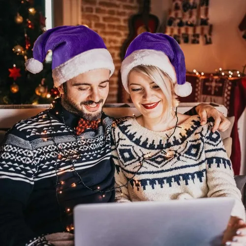 Vista 6 de Sombrero de Navidad de Papá Noel morado de felpa para adultos, sombrero de Navidad de terciopelo morado de felpa para mujeres y hombres, suministros