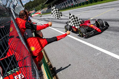 Vista 7 de 2 banderas a cuadros de 8 x 12 pulgadas, banderas de carreras en blanco y negro en palo, bandera de mano de Fórmula Uno F1 Racing con parte superior