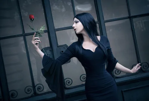 Vista 3 de JPXH Morticia Addams - Disfraz de Addams para mujer, talla grande, espeluznante, largo, negro, vestido familiar para Halloween