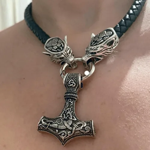 Vista 2 de Nordic - Collar de acero inoxidable con cabeza de lobo para hombre, vikingo, amuleto, el mejor regalo de joyería (con caja de regalo), 8.27 inches