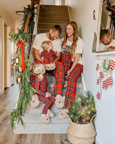 Vista 3 de Dearfoams Matching Family Holiday Christmas Reindeer & Turkey Scuff
