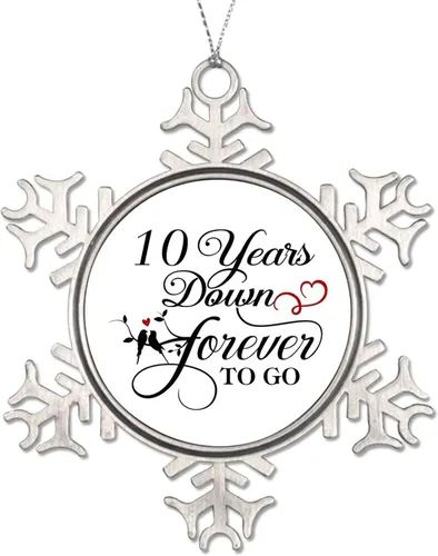 Vista 2 de Adorno de Navidad personalizado, copo de nieve, redondo, recuerdo conmemorativo, 10 años, «Down Forever to Go» de metal de 3 pulgadas, recuerdo