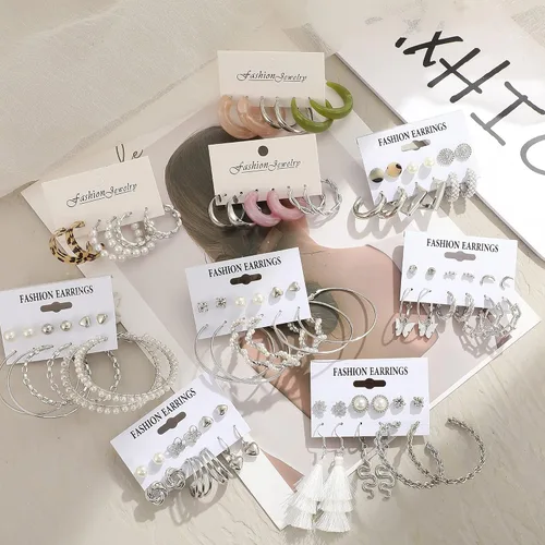 Vista 5 de Juego de 45 pares de aretes de aro dorados y plateados para niñas y mujeres, paquete múltiple de aretes colgantes de perlas gruesas trenzadas