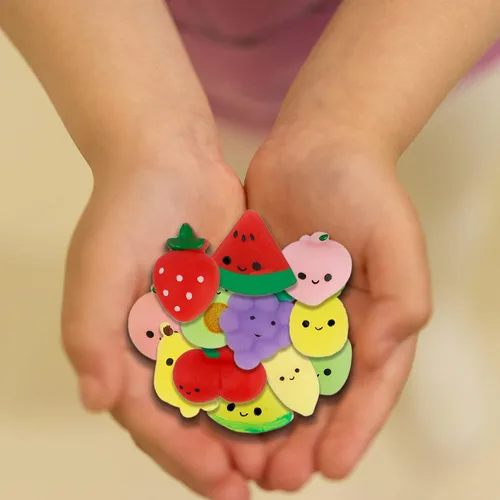 Vista 7 de Cllayees 24 piezas de juguetes esponjosos, juguetes esponjosos Mochi de frutas, mini Kawaii para aliviar el estrés, regalos de fiesta para niños