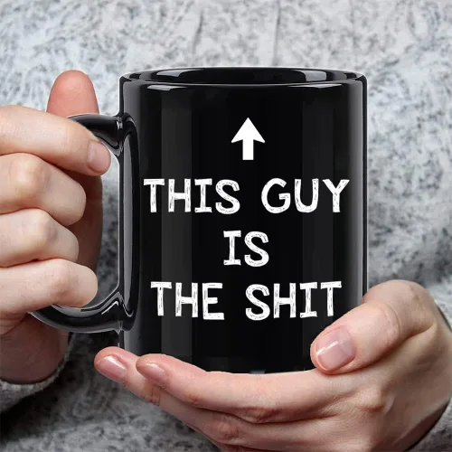 Vista 2 de FALJIOK Taza de café divertida con texto en inglés "This Guy Is the Shi*", regalo novedoso para papá, marido, hijo, hermano, novio, compañero