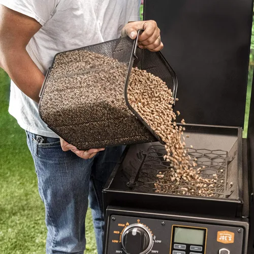 Vista 4 de Kit de cubo de pellets Oklahoma Joe's + guantes desechables para barbacoa
