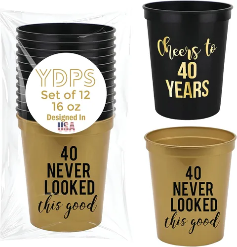 Vista 10 de Saludos a los 40 años – Juego de 12 enfriadores de latas dorados con el texto "40 Never Looked So Good", color negro y dorado para fiestas