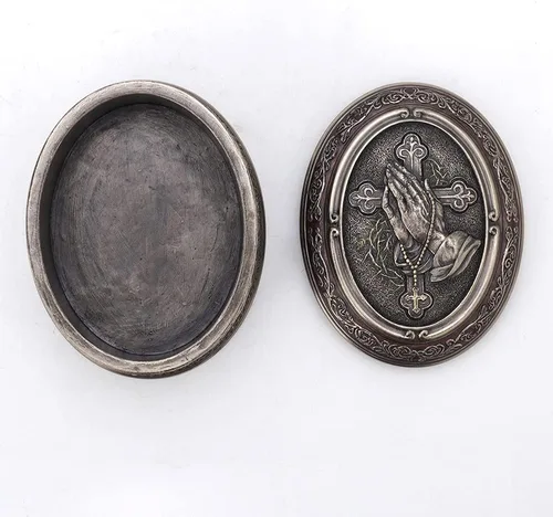 Vista 2 de Veronese Design 2 1/2 pulgadas de alto, mano orante, forma ovalada, caja de baratija, escultura de resina bronceada, escultura religiosa