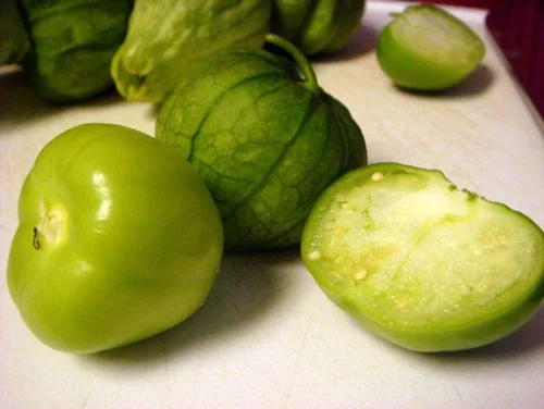 Vista 2 de Semillas de Tomatillo Gigante - Buenos rendimientos de tomatillos verdes gigantes de 4" de diámetro. (25 - Semillas)