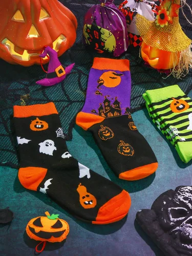 Vista 7 de Zhanmai 6 pares de calcetines de Navidad, calcetines de guitarra, calcetines novedosos para amantes de la música, regalos de Navidad para adultos