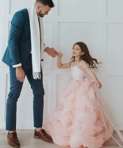 Vista 4 de Impresionantes vestidos de tul con espalda en V para niñas de 2 a 12 años