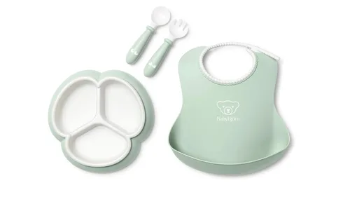 Vista 5 de BabyBjörn Juego de comida de 4 piezas, gris Incluye plato, tenedor, cuchara y taza Apto para lavavajillas Juego de alimentación para niños