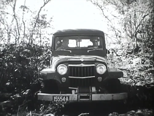 Vista 9 de Jeep Frolics Willys CJ5 Wagoneer Jeepster Gladiator Trucks old films DVD