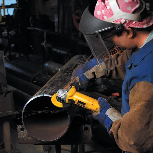 Vista 7 de DEWALT Amoladora angular pequeña de 4-1/2 pulgadas D28112