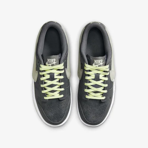 Vista 242 de Nike Kid's Dunk Low Sneaker