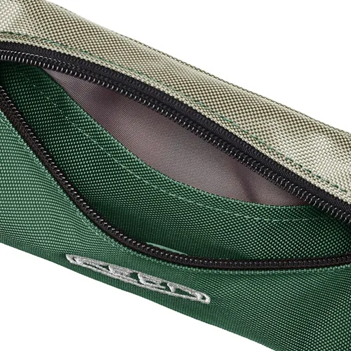 Vista 4 de Keen - Bolsa larga para tarjetero de material duro color verde y lobo de madera tamaño libre