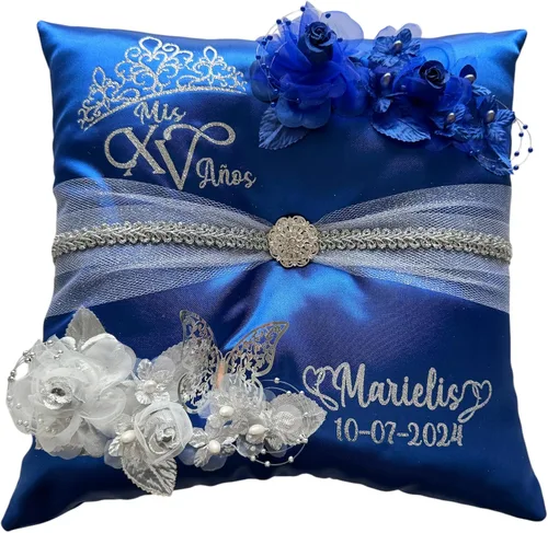 Vista 15 de Almohada para zapatos de quinceañera, azul, hecha a mano y personalizada para ti.