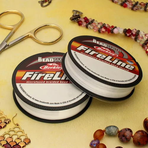 Vista 2 de The Beadsmith Fireline by Berkley - Hilo trenzado microfusionado - Prueba de 4 libras, diámetro de 005"/.12mm, carrete de 50 yardas, color cristal