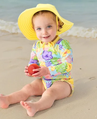 Vista 4 de RuffleButts® - Sombrero de playa con visera ancha y protección solar UPF 50+ para bebés y niñas 80% Nylon 20% Spandex, Reversible Polka Dots Banana