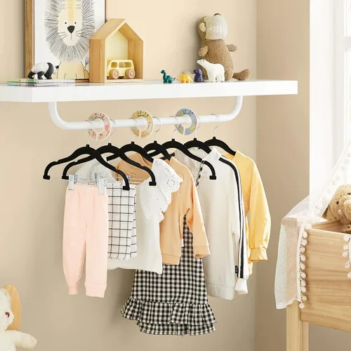 Vista 3 de SONGMICS Paquete de 30 perchas para pantalones de bebé con clips, perchas para niños con 6 separadores de ropa, perchas antideslizantes para ropa