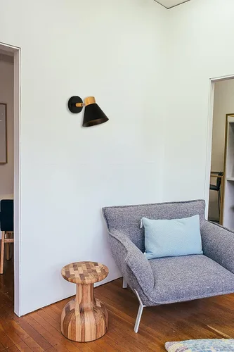 Vista 3 de Fácil de cargar, batería recargable inalámbrica y atenuación remota, aplique de pared de madera de metal negro de diseño vintage, juego de dos