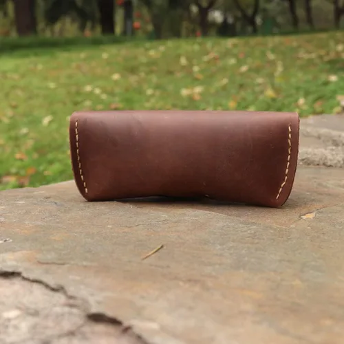 Vista 8 de Funda de cuero genuino para gafas con personalidad vintage, hecha a mano, funda protectora para gafas