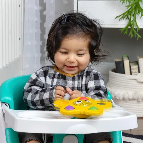 Vista 9 de Baby Einstein Exploradores Oceánicos Estrella Brillante y Pop, Estrella de Mar Sensorial Iluminada, Juguete de Succión para Silla Alta, para Bebés
