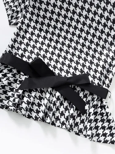 Vista 4 de WDIRARA Conjunto de 2 piezas de camiseta de manga corta con cinturón de pata de gallo y pantalones cortos con botones para niña