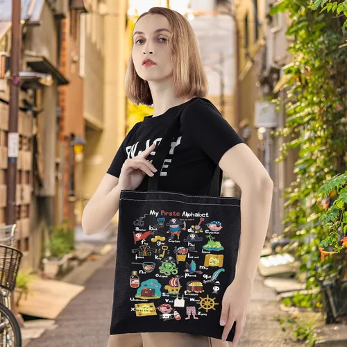 Vista 2 de LEVLO Pirate Life - Bolsa de lona con texto en inglés "Pirate Life", regalo inspirado en la cita de pirata, bolso de hombro con alfabeto A-Z