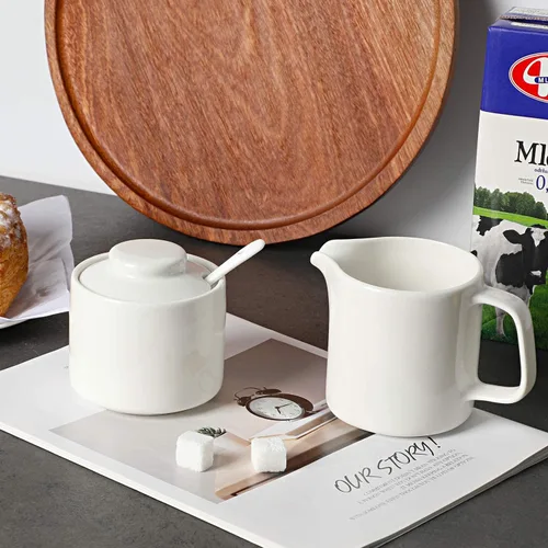 Vista 4 de ONTUBE Juego de 3 jarras de porcelana para azúcar y crema, jarra de crema de cerámica, azucarero con tapa y cuchara (blanco brillante)