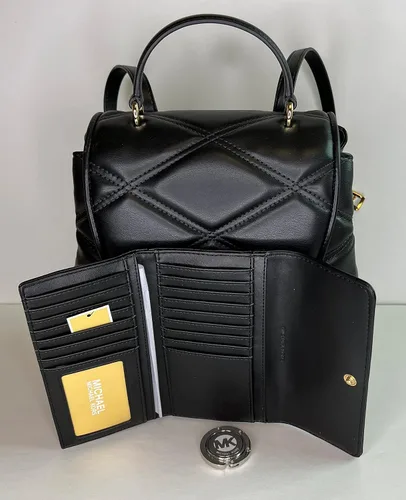 Vista 4 de Michael Kors Serena MD - Mochila con solapa con billetera triple y gancho para bolso, Negro -, Mochila