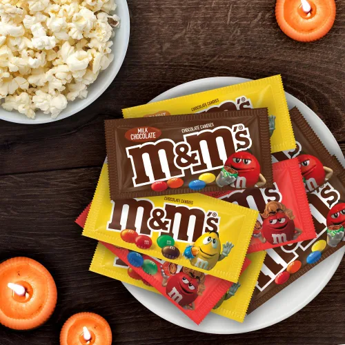 Vista 7 de Paquete de M&M's variados. Real Milk Chocolate, Peanut, and Peanut Butter Candy, Individually Wrapped Packs for Sharing at Parties, Baking and