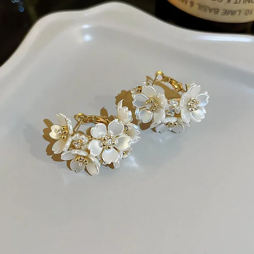 Vista 2 de Aretes para mujer, 1 par de aretes de aro geométricos brillantes con incrustaciones de diamantes de imitación a juego, aretes de círculo de empalme