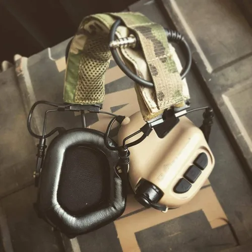 Vista 5 de funda de audífonos de diadema. Apta para cualquier accesorio táctico de audífonos