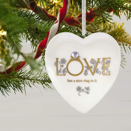 Vista 6 de Hallmark Keepsake Adorno de Navidad 2020 First Comes Love Anillo de compromiso Corazón Porcelana