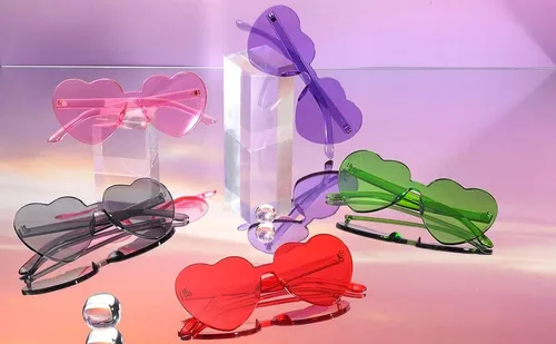 Vista 2 de FEISEDY Gafas de sol de corazón grueso sin montura en forma de corazón Gafas de sol para mujer, gafas de amor de moda B2419