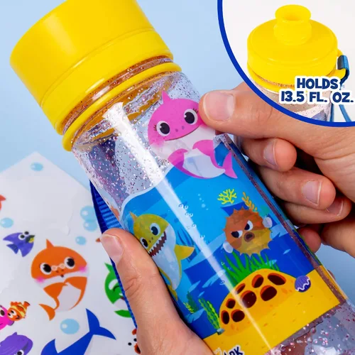 Vista 3 de Baby Shark Decora tu propia botella de agua