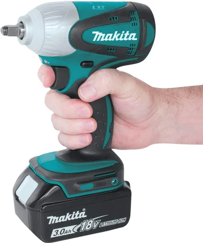 Vista 3 de Makita XWT06 18V LXT® Kit de llave de impacto sin cable de iones de litio de 3/8" de accionamiento cuadrado (3.0Ah)