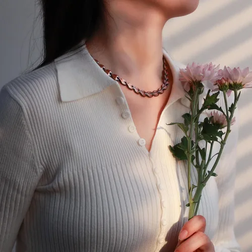 Vista 3 de RainSo Collar magnético de cobre puro en forma de corazón para mujer, regalo ajustable para mujeres