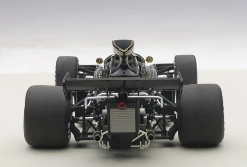 Vista 7 de Autoart Lotus 72E 1973 Emerson Fittipaldi #1 con figura de conductor en cabina 1/18 modelo coche