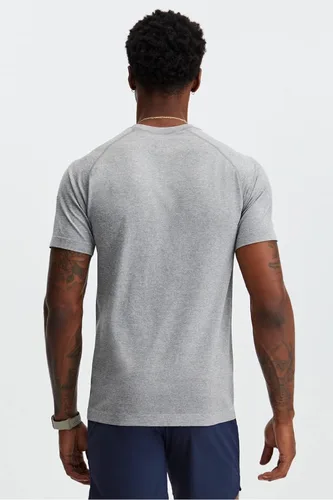 Vista 8 de Fabletics Camiseta The Training Day para hombre, rendimiento, correr, entrenamiento, gimnasio, transpirable, elástica en 4 direcciones
