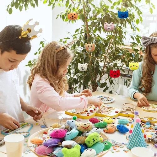 Vista 4 de XIPEGPA Juego de 60 juguetes de peluche de animales pequeños, llavero de juguete de peluche para recuerdos de fiesta, llavero adorno para bolsa