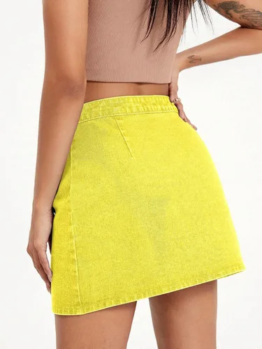Vista 2 de WDIRARA Minifalda de mezclilla de cintura alta para mujer, acampanada, con botones