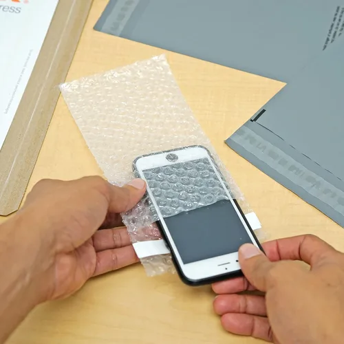 Vista 4 de Sobres de burbujas autosellantes de 4 x 7.5 pulgadas, paquete de 50 bolsas protectoras transparentes de burbujas autoadhesivas para correo