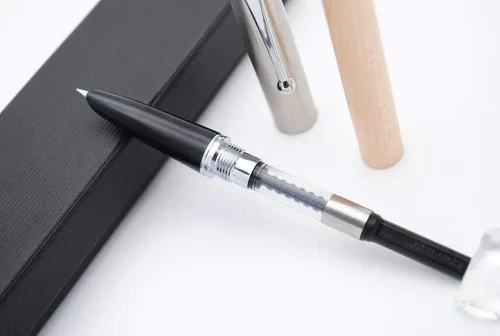 Vista 3 de JINHAO 51A - Pluma estilográfica de madera con tapa de acero (arce duro, punta extrafina, 0.015 in)