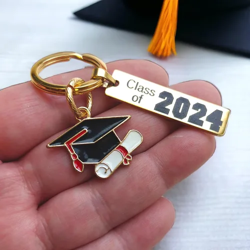 Vista 7 de Llavero de graduación grabado de oro con año de graduados