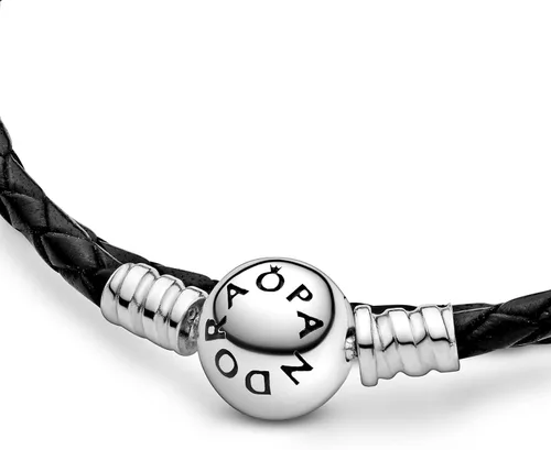 Vista 4 de PANDORA Pulsera de plata de ley con colgante de cuero negro